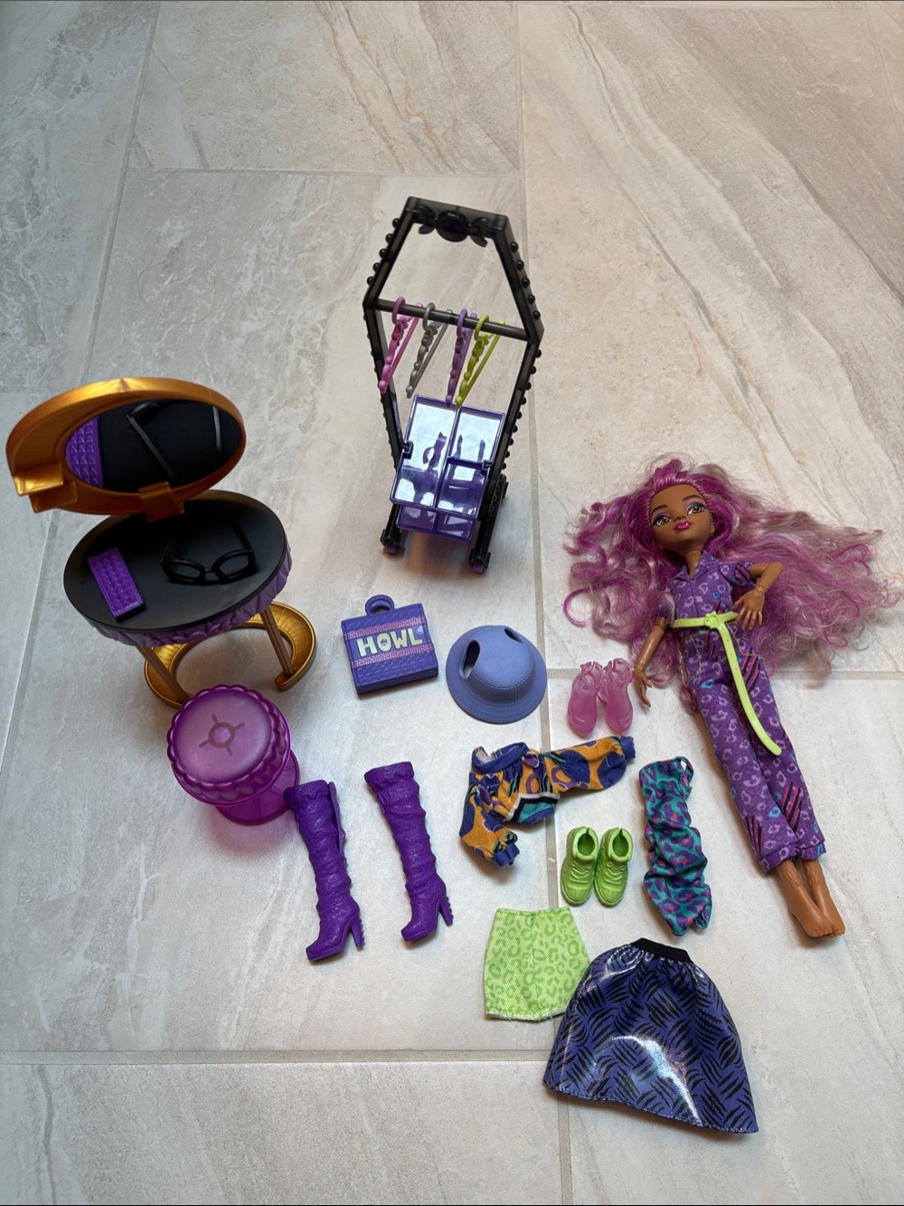 Monster High Clawdeen Wolf Boo-tique Studio Playset w/ Dolls & accessories